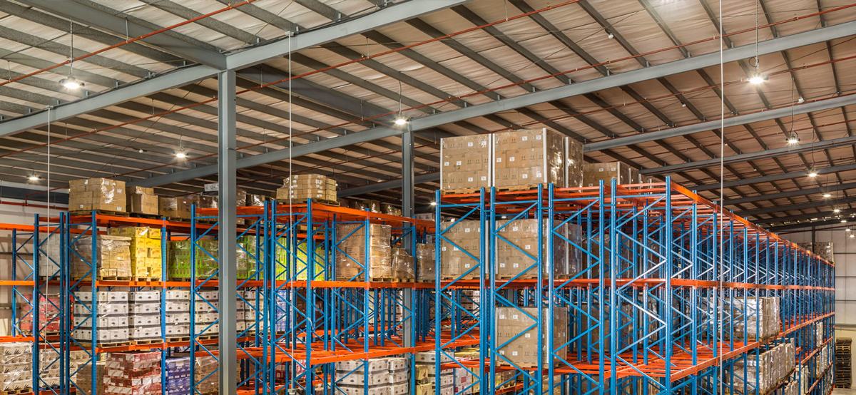 La necessità di installare lampade a LED nei centri logistici e nei magazzini - caso del cliente | LEDRHYTHM